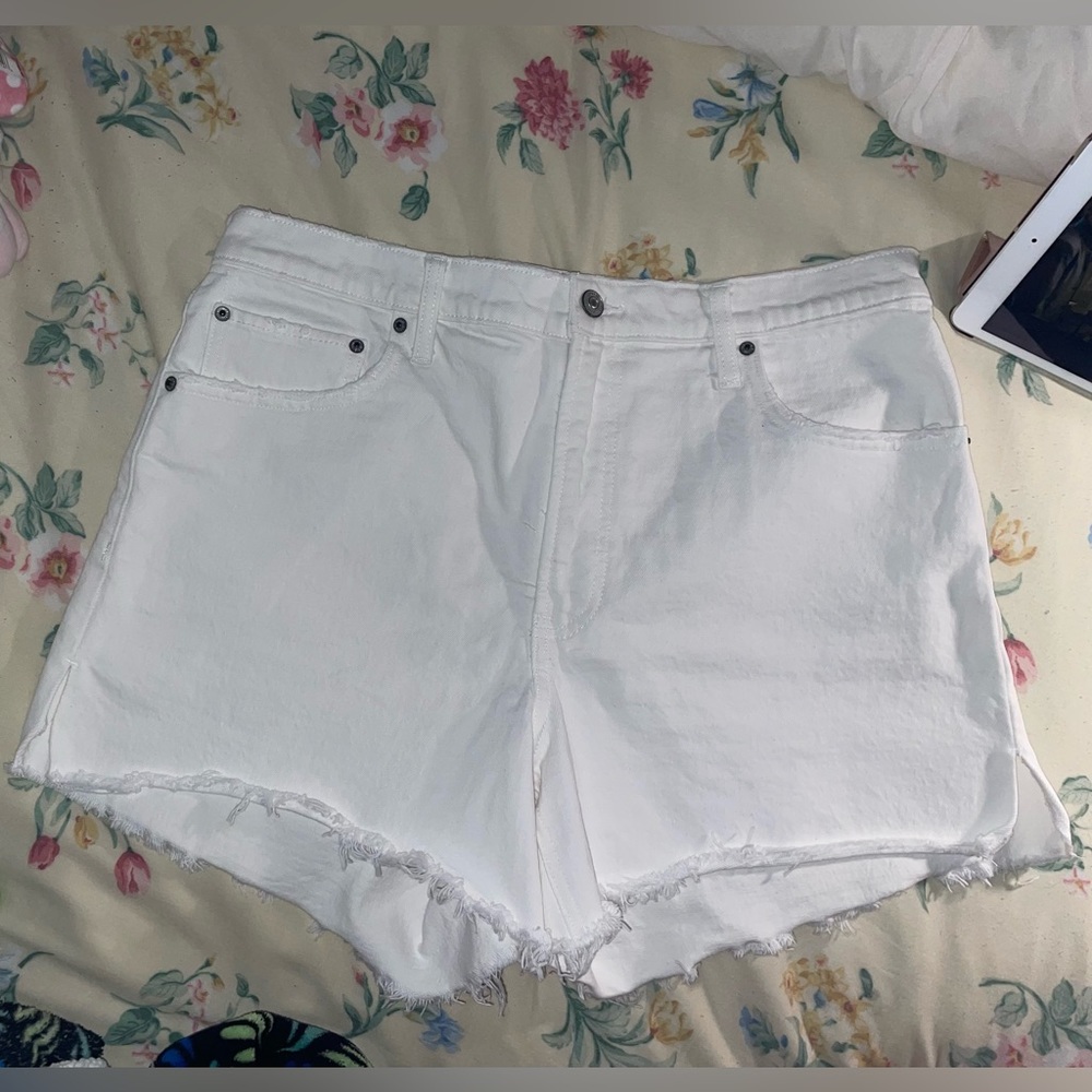 Abercrombie and Fitch white denim shorts size 32